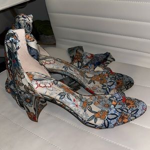 Blue Floral Jessica Simpson Heels with Ribbon Ties Size 10